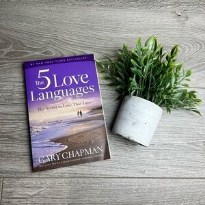 🌷2 for $15🌷The 5 Love Languages by Gary Chapmen - Book